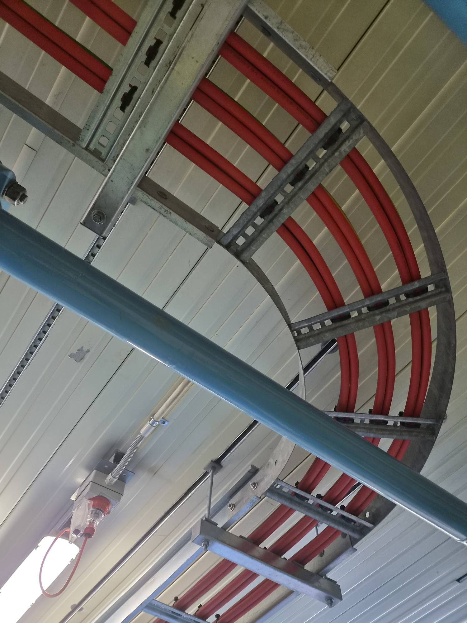 Cable tray